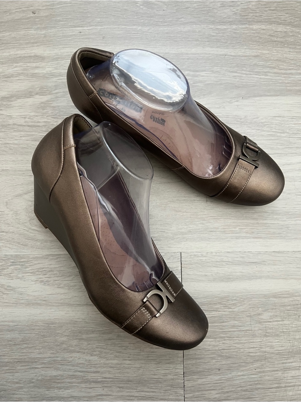 Clarks Collection Women’s Bronze Metallic Wedge Pumps Size 10M Comfort Shoes